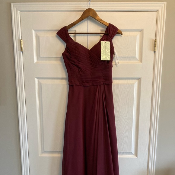 Brand new burgundy chiffon bridesmaid dress, would fit dress size 0 - Picture 1 of 5
